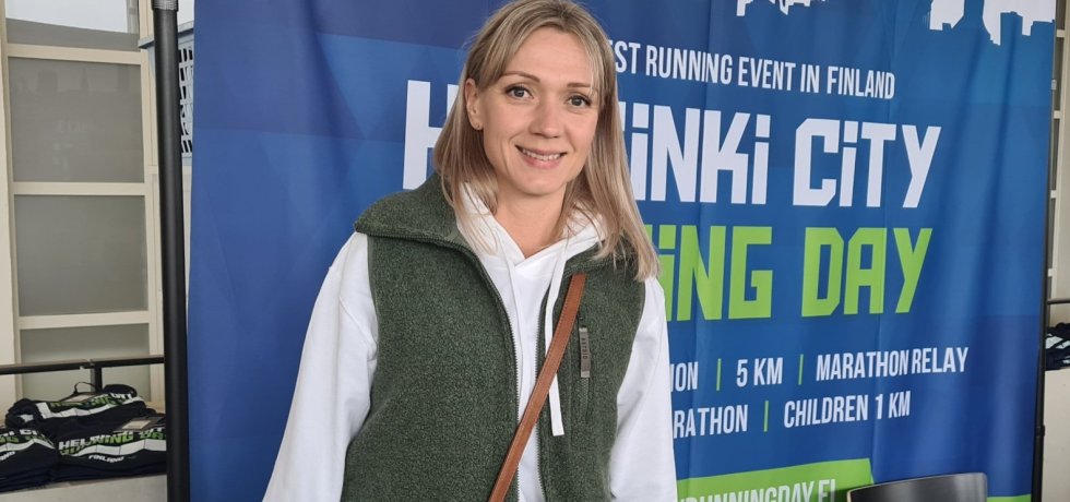 juoksija valmistautumassa puolimaratonin kisaan