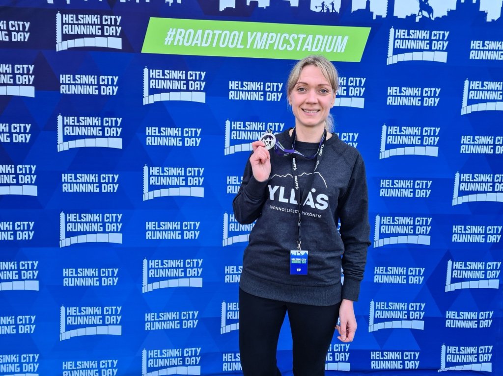 juoksija puolimaratonin jalkeen