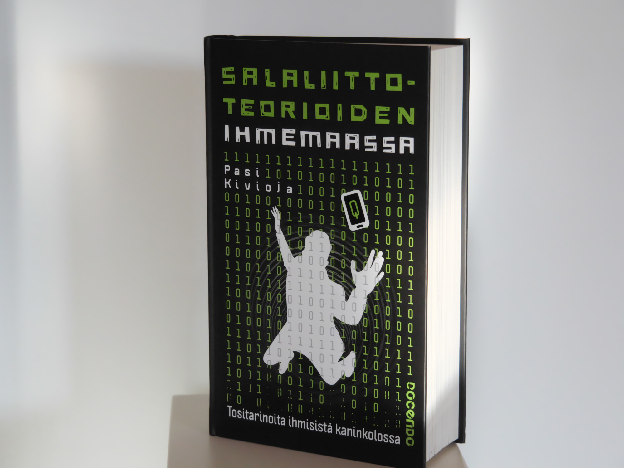 pasi kiviojan kirja salaliittoteorioiden ihmemaassa