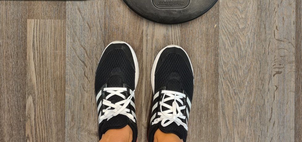 viiden kilon painokiekko lattialla