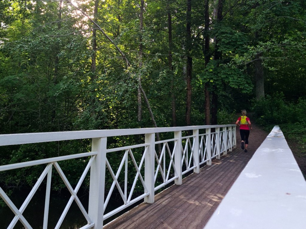 juoksija traskandan puistossa