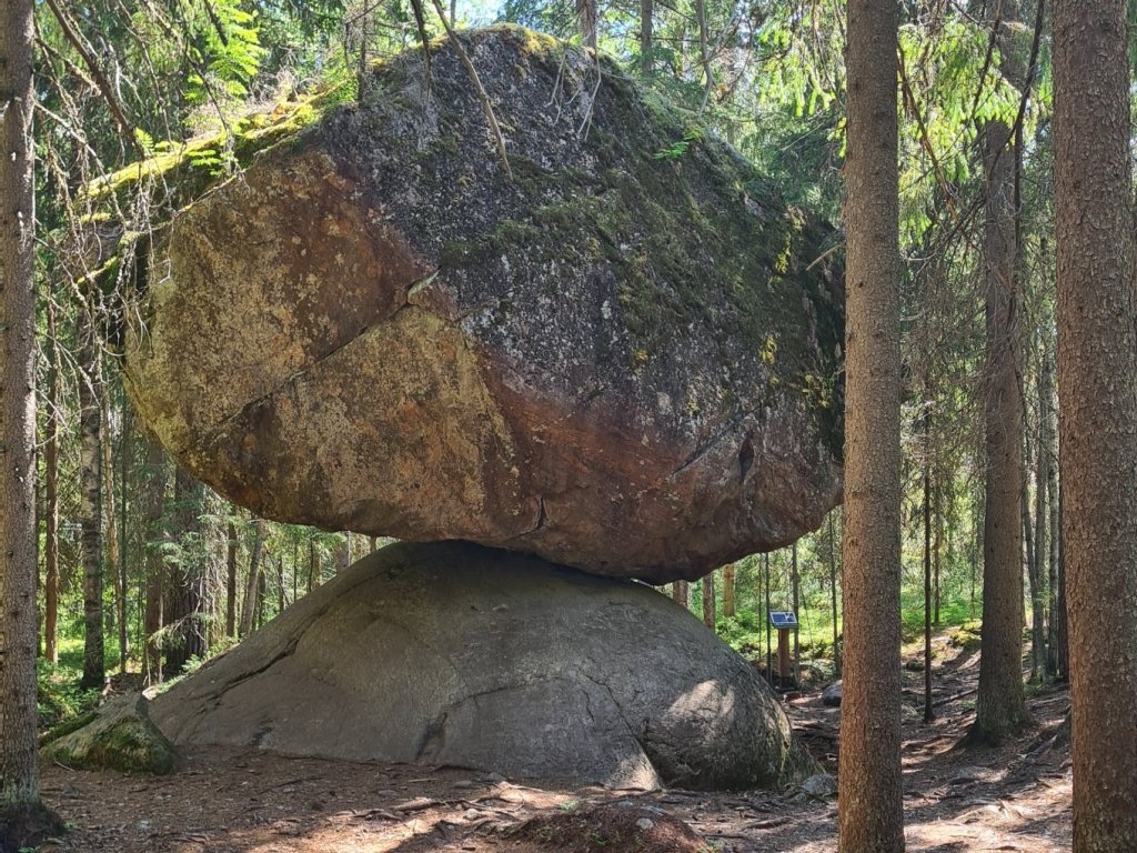 kummakivi ruokolahdella