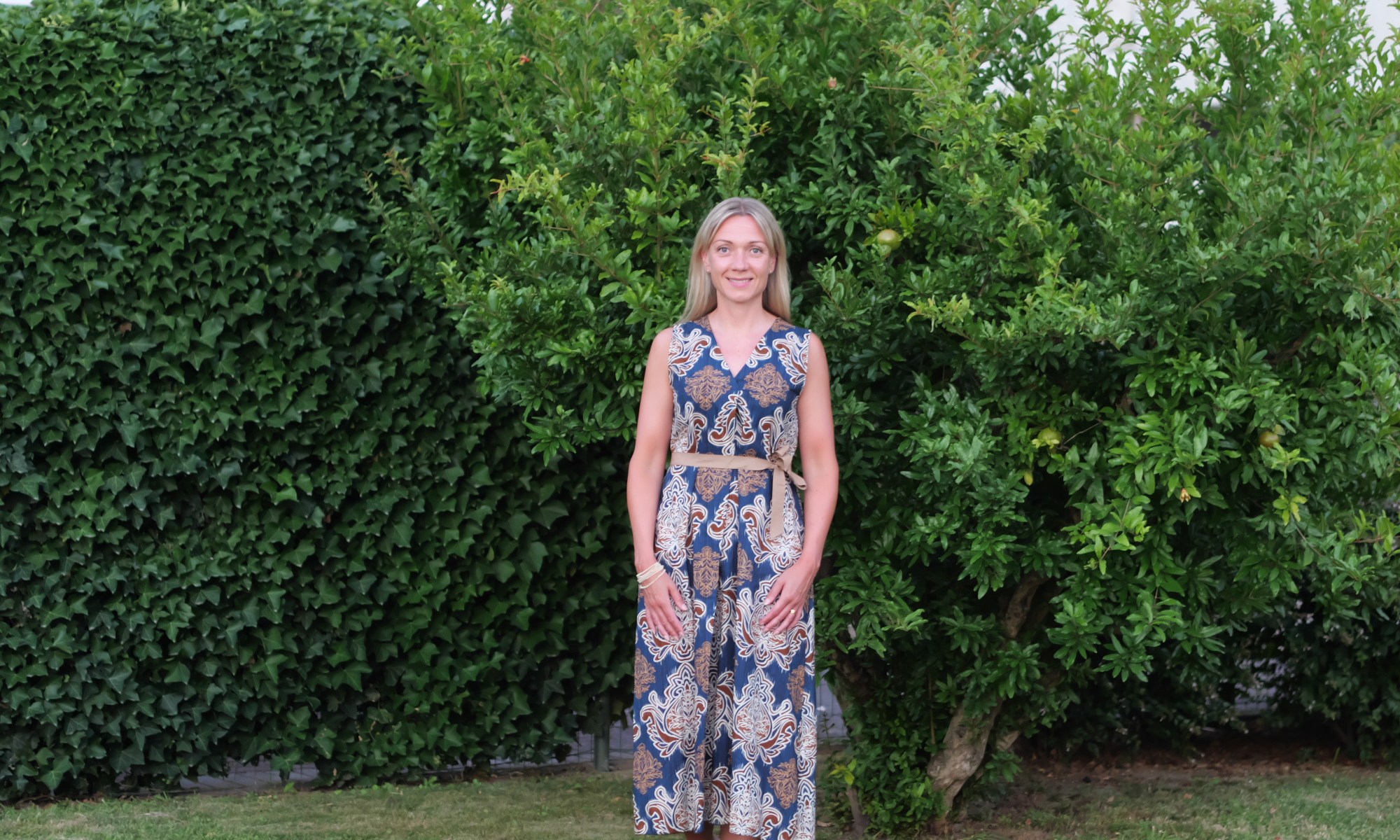 kirjava maksimekko jossa ruskea vyo