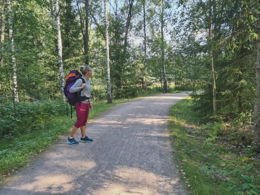rinkka selassa palaamassa yhden yon telttaretkelta