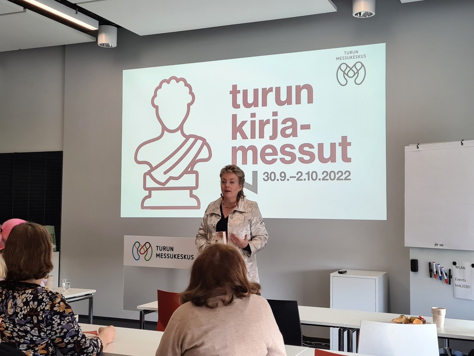 paula havaste kertoo uudesta kirjastaan laahus