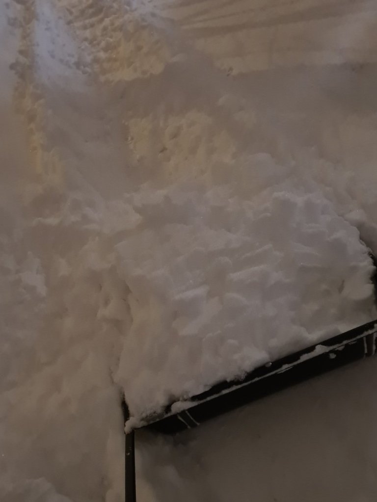 lumikola ja paljon lunta