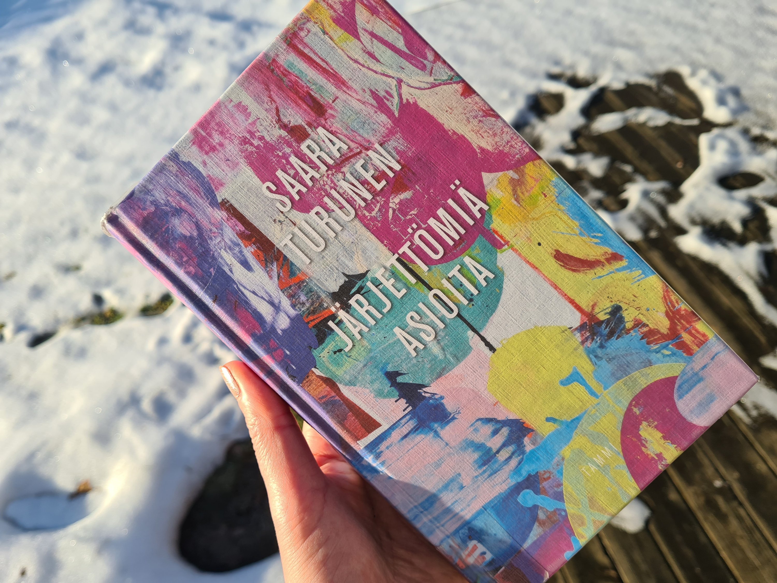 saara turusen kirjan jarjettomia asioita kansi