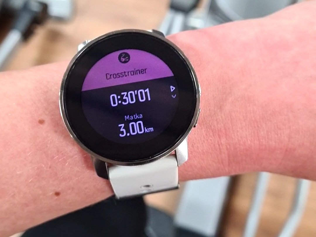 suunto 9 peak kellon naytto