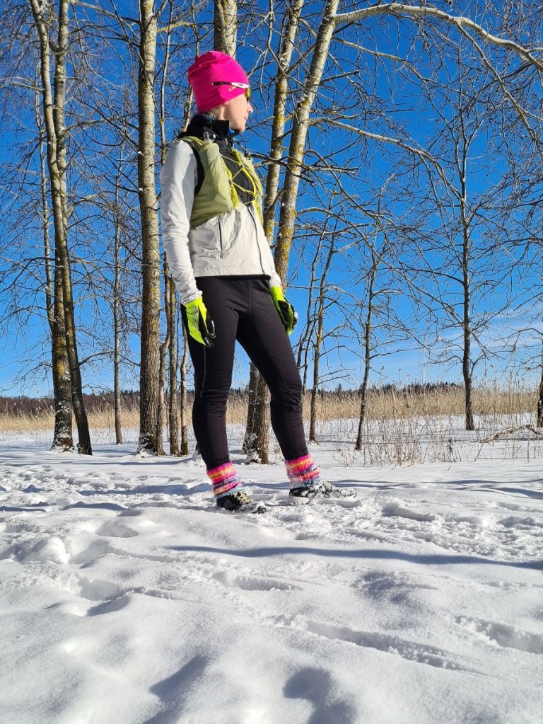 juoksija katsoo pois kamerasta