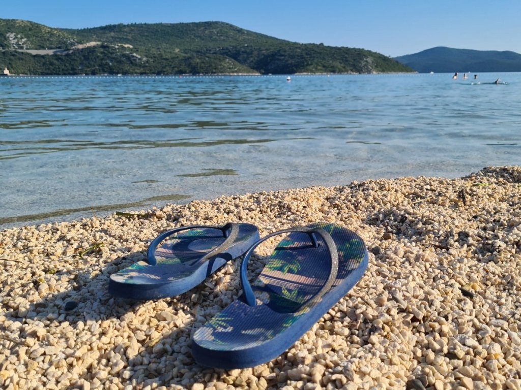 flip flopit rannalla