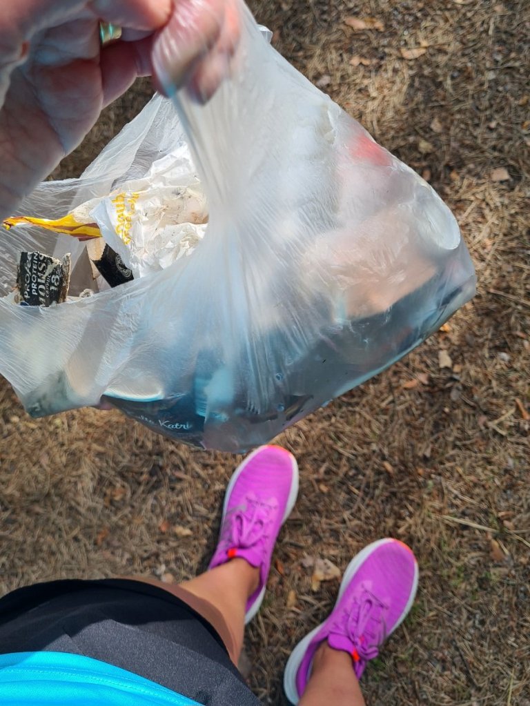 roskien keraamista juostessa