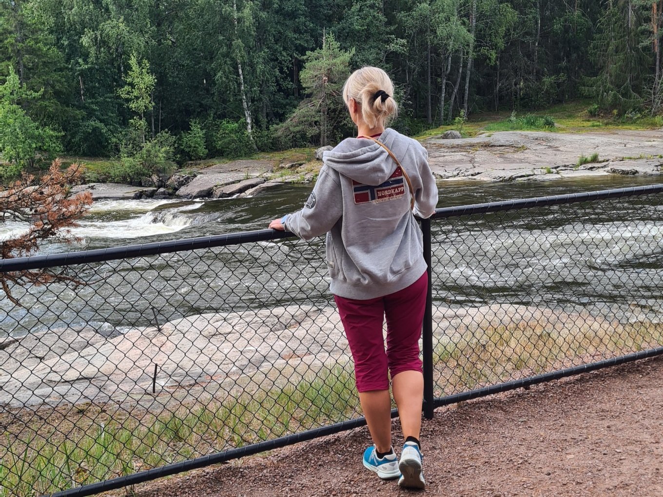 kymijoki virtaa vuolaana elokuussa kotkassa