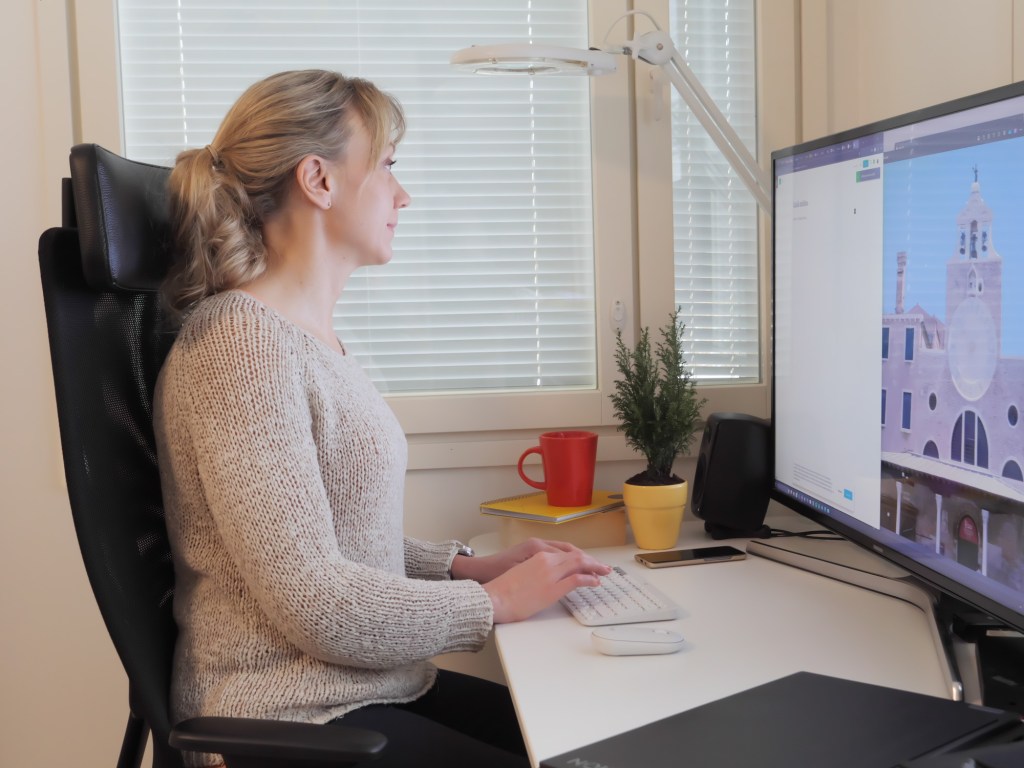 logitech napppaimisto ja hiiri bluetooth yhteydella