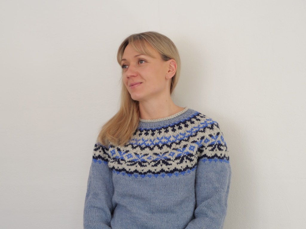 islantilainen villapaita sininen