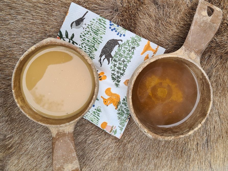 kaksi kuksaa vierekkain taljan paalla