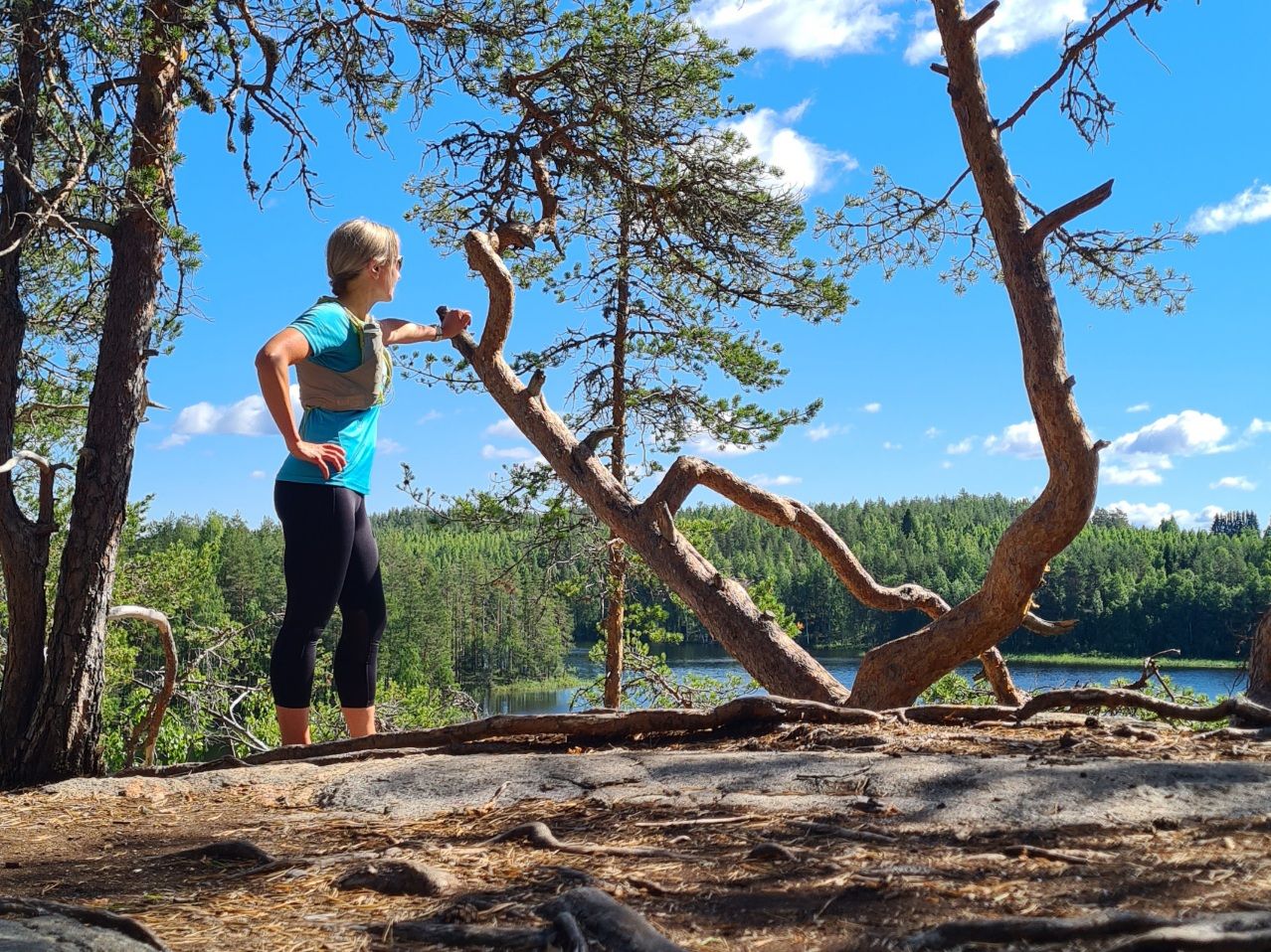 polkujuoksija norppapolulla kesaisena paivana