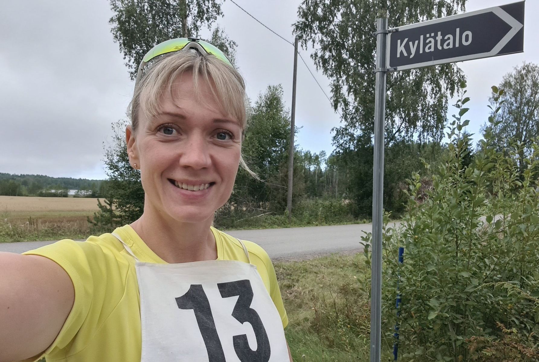 juoksija numerolapun kanssa