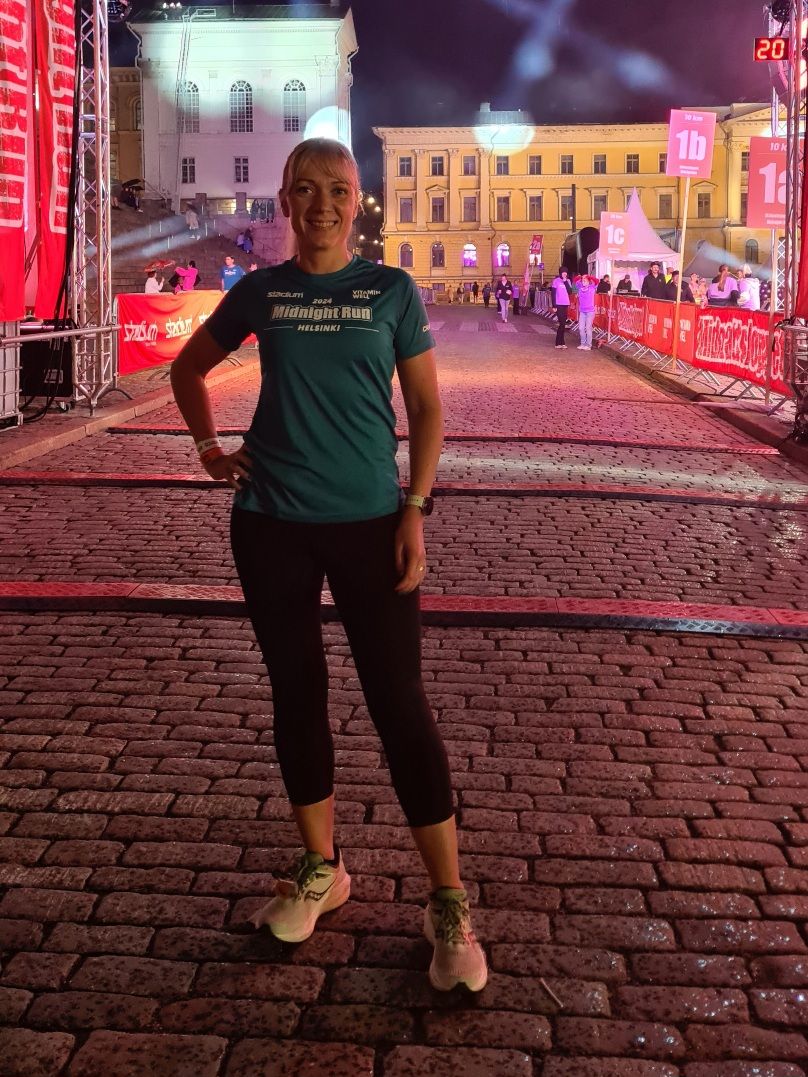 juoksija lahdossa midnight runille helsingissa
