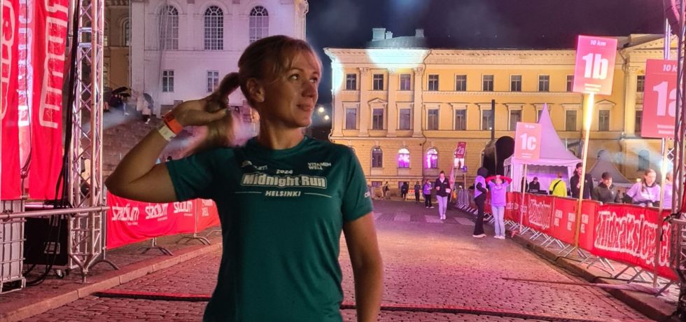 midnight run helsingin juoksija ennen lahtoa senaatintorilla