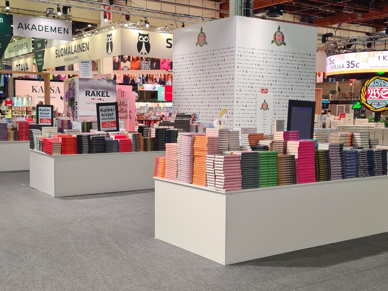 kirjapinoja kirjamessuilla