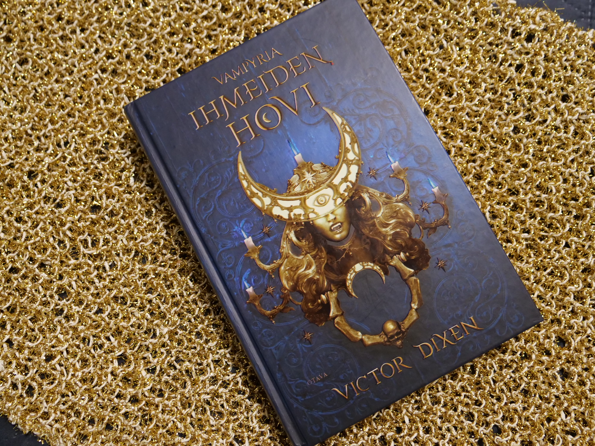 romantasiaksi luettavaa kirjallsiuutta ranskalaiselta victor dixeninta