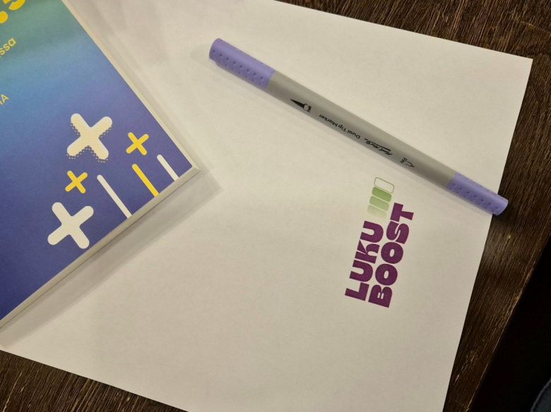 kyna ja tyhja paperiarkki