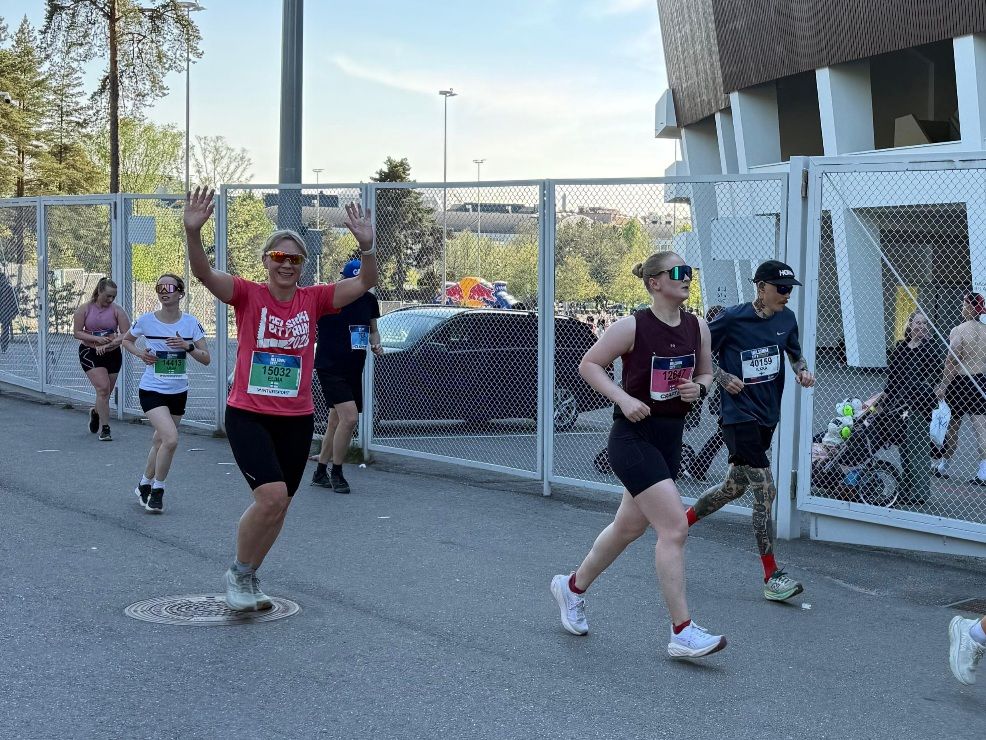 iloinen vilkutus